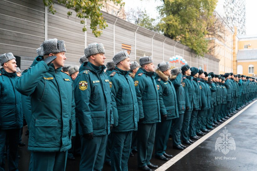 На плацу Академии состоялось построение переменного и постоянного состава