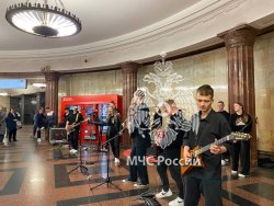 Обучающиеся МЧС России порадовали пассажиров метро живой музыкой