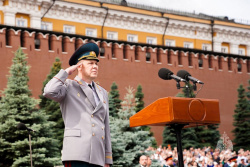 На Красной площади вручили дипломы выпускникам двух вузов МЧС России