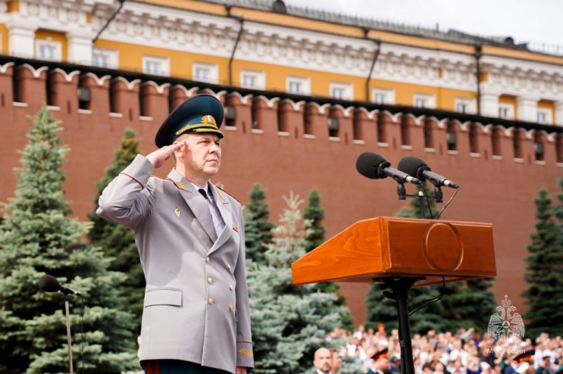 На Красной площади вручили дипломы выпускникам двух вузов МЧС России
