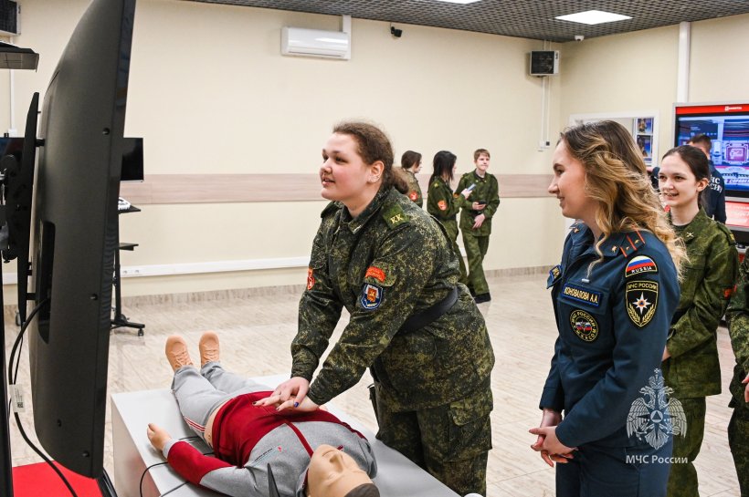 В рамках соглашения Департамента образования и науки города Москвы с Академией ГПС МЧС России для учащихся 10 и 11 кадетских классов столицы был реализован цикл мероприятий профориентационной направленности.