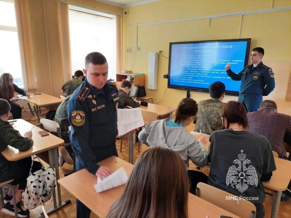 Сотрудники Академии ГПС МЧС России посетили кадетский класс в МБОУ СОШ 1000