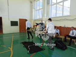 Сотрудники Академии ГПС МЧС России провели занятие с кадетами Веселевской школы