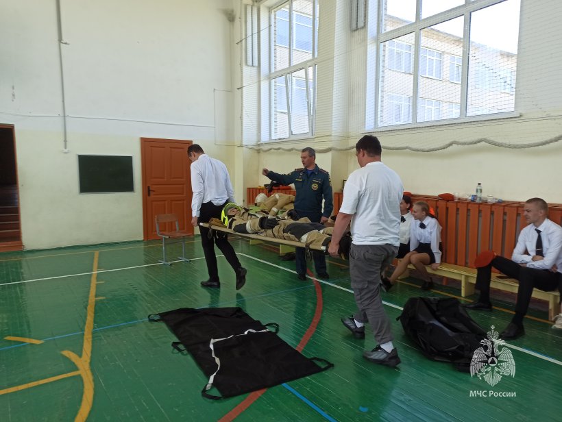 Сотрудники Академии ГПС МЧС России провели занятие с кадетами Веселевской школы