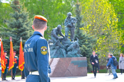 Курсанты вуза приняли участие в церемонии возложения цветов в дань памяти всем воинам Великой Отечественной войны