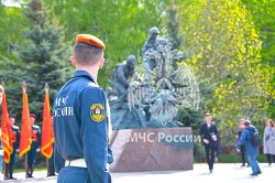 Курсанты вуза приняли участие в церемонии возложения цветов в дань памяти всем воинам Великой Отечественной войны