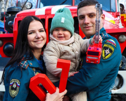 МЧС России поздравляет сотрудников с Днем семьи, любви и верности