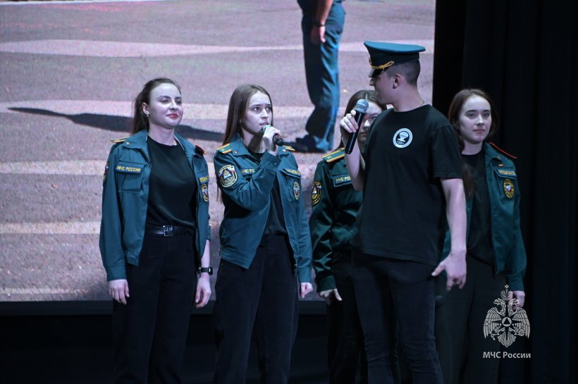 В большом академическом зале Академии состоялся фестиваль команд «Клуба веселых и находчивых».