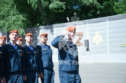 Торжественная церемония поднятия Государственного флага, посвященная Дню России