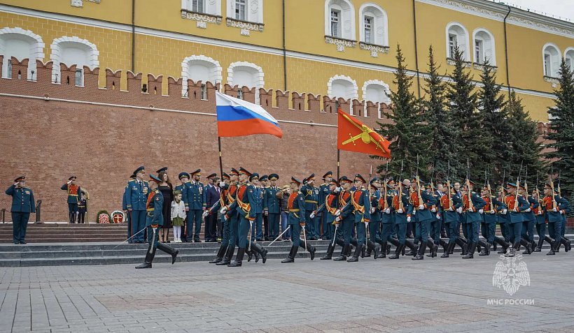 Руководство и сотрудники МЧС России отдали дань памяти воинам, погибшим в Великой Отечественной войне