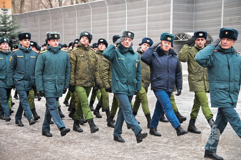 На плацу Академии состоялось построение переменного и постоянного состава