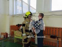 Сотрудники Академии ГПС МЧС России провели занятие с кадетами Веселевской школы