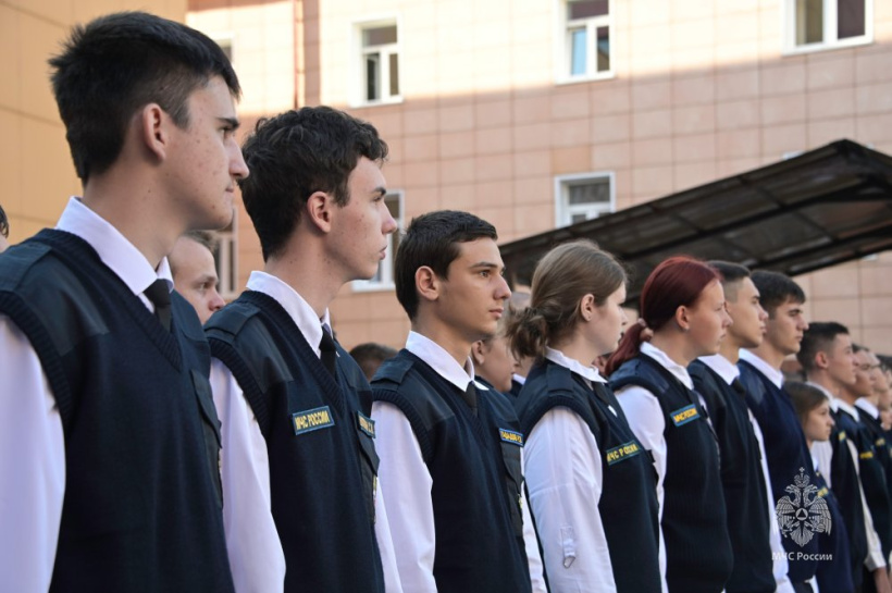 В Академии прошла торжественная линейка, посвященная Дню знаний