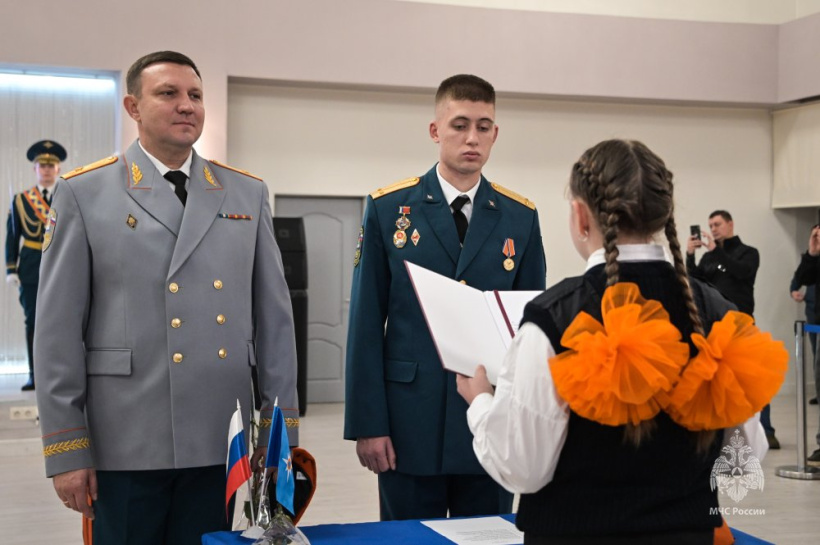 «Клянусь!»: ученики класса МЧС России принесли клятву кадета