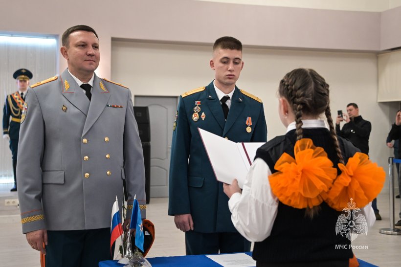 «Клянусь!»: ученики класса МЧС России принесли клятву кадета