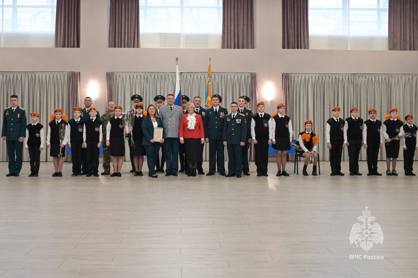 «Клянусь!»: ученики класса МЧС России принесли клятву кадета