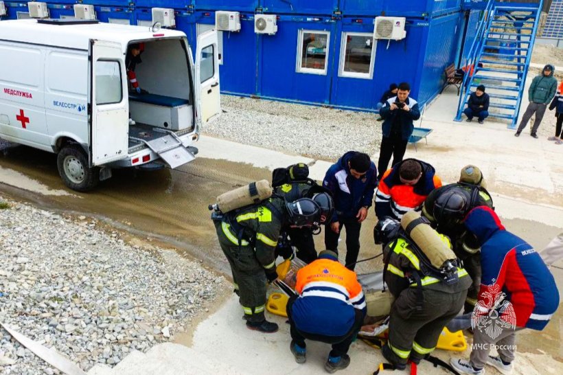  Курсанты Академии ликвидировали условный пожар в Геленджике