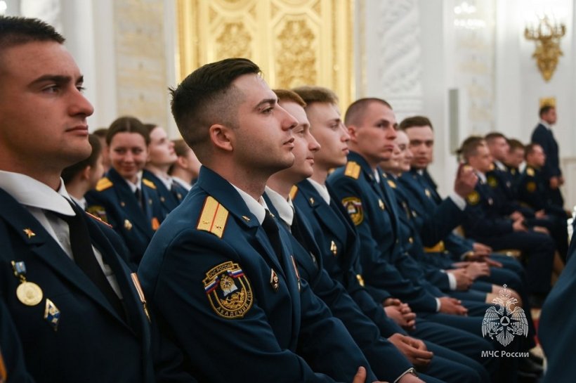 В Кремле лучшие выпускники Академии встретились с Владимиром Путиным