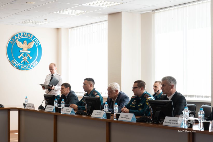 В Академии состоялся выпуск адъюнктов заочной формы обучения