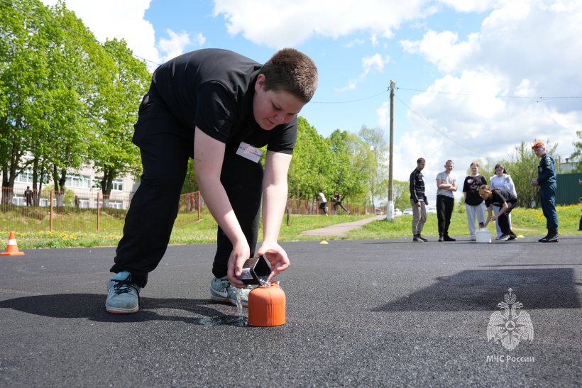 Личный состав Академии ГПС МЧС России провел военно-патриотическую игру «Зарница»