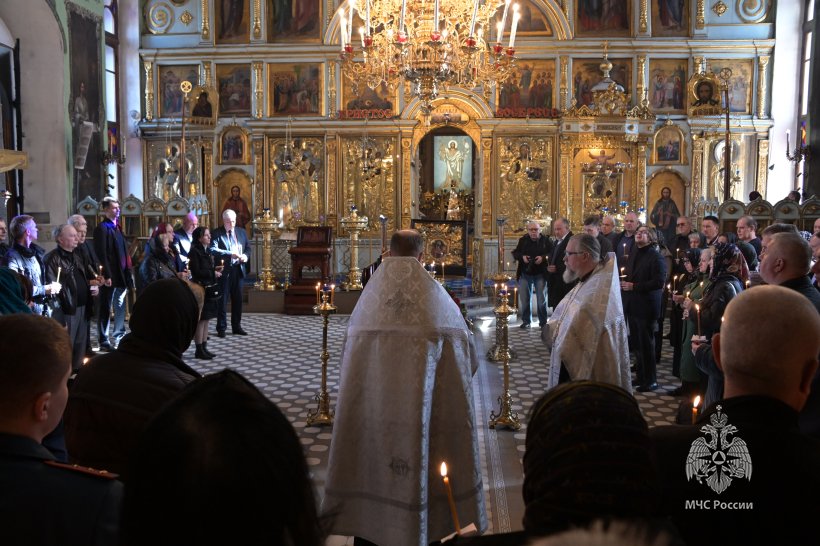 Личный состав МЧС России простился с Алексеем Федосеевым 