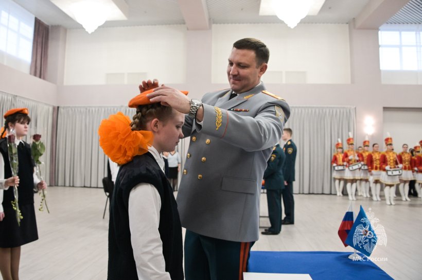 «Клянусь!»: ученики класса МЧС России принесли клятву кадета