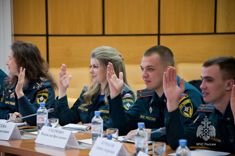 В МЧС России прошло первое заседание Совета молодых ученых