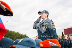 Первокурсникам Академии вручили оранжевые береты