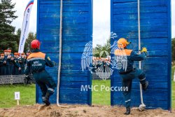 В МЧС России впервые стартовали соревнования по спасательному спорту