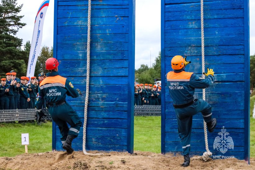 В МЧС России впервые стартовали соревнования по спасательному спорту