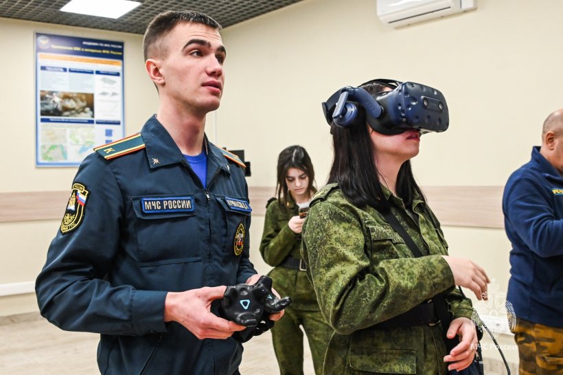 В рамках соглашения Департамента образования и науки города Москвы с Академией ГПС МЧС России для учащихся 10 и 11 кадетских классов столицы был реализован цикл мероприятий профориентационной направленности.