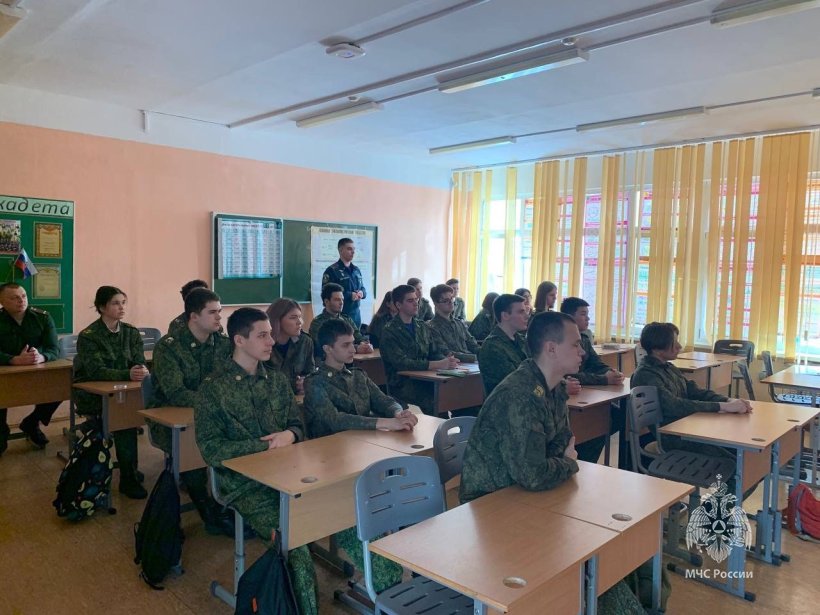 Сотрудники Академии ГПС МЧС России посетили кадетов Московских школ