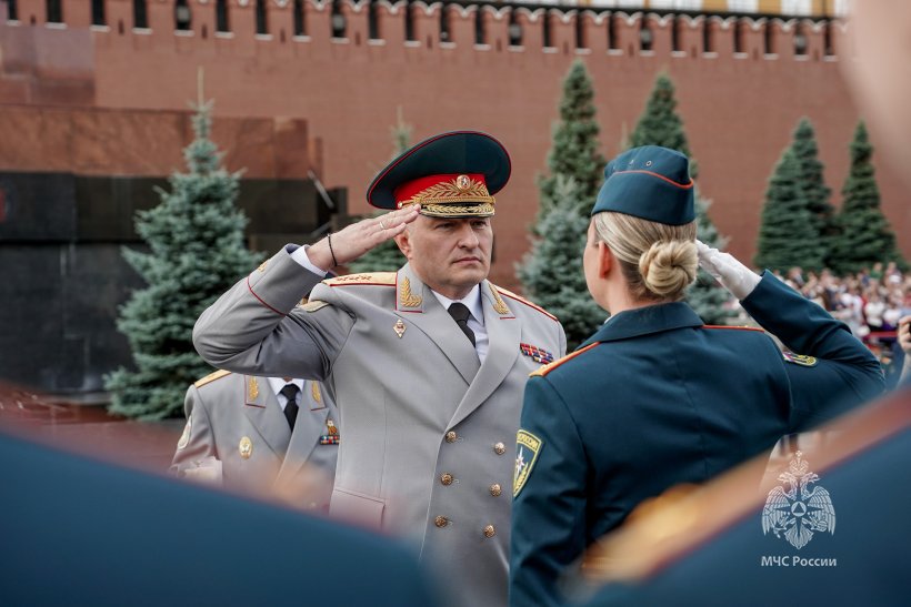 На Красной площади вручили дипломы молодым специалистам Академии