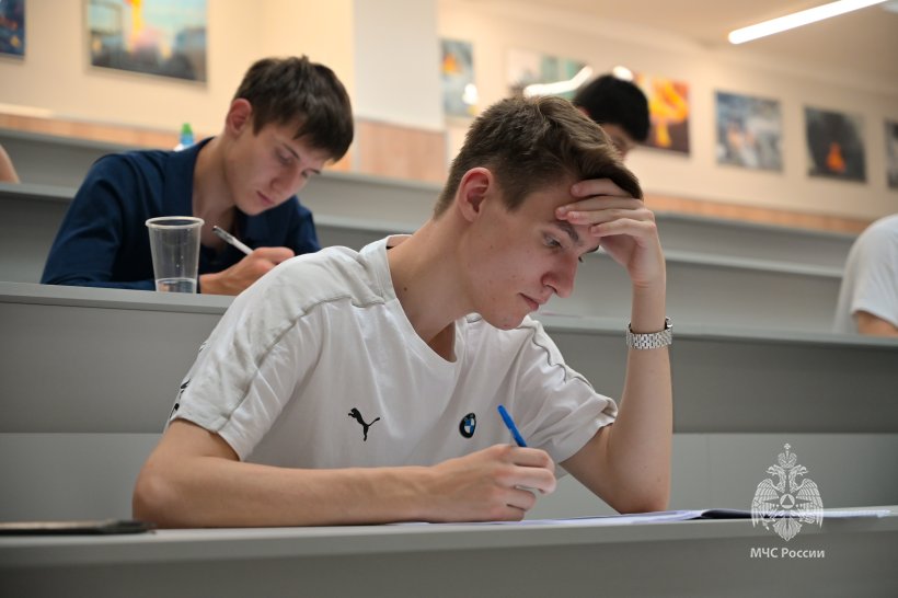 Сегодня в Академии прошёл один из сложнейших этапов абитуриентских сборов – вступительный экзамен по математике