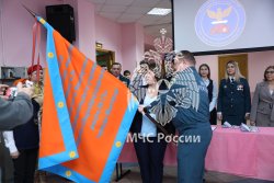 Кадетскому классу МЧС России мытищинской школы № 12 вручили знамя