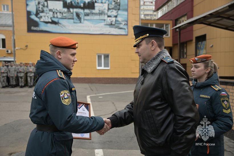 На плацу вуза состоялся общеакадемический развод