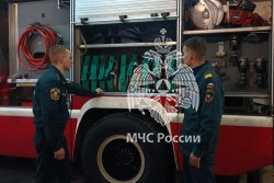Курсанты 2 и 4 курса Академии проходят учебную практику в пожарно-спасательных подразделениях территориальных органов МЧС России