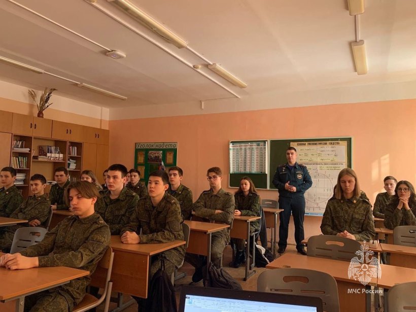 Сотрудники Академии ГПС МЧС России посетили кадетов Московских школ