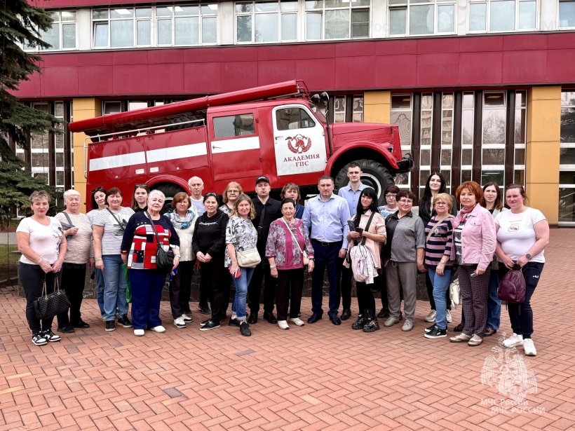 Академию посетили семьи сотрудников, погибших при исполнении служебного долга, из Санкт-Петербурга 