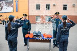 Символ чести и ответственности: курсантам вручили оранжевые береты