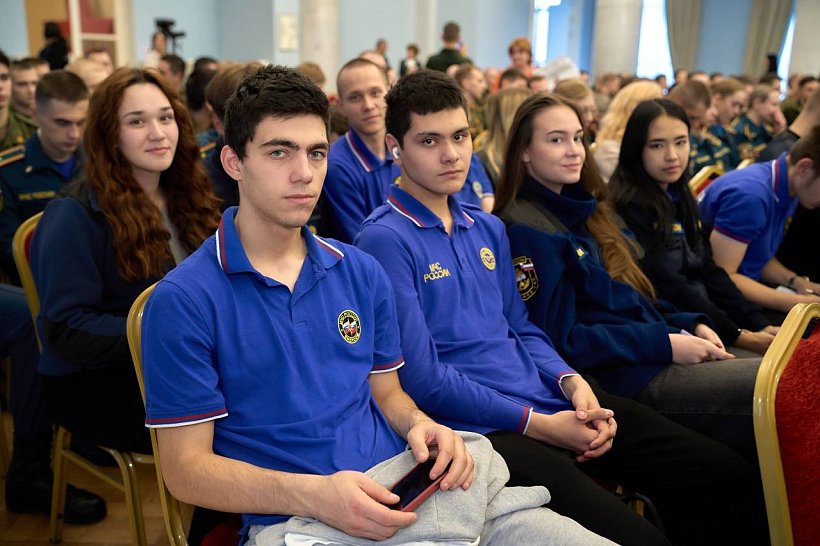 Обучающиеся Академии встретились с российскими военкорами