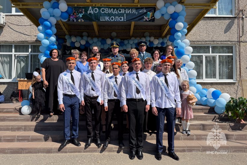 В Веселёвской средней общеобразовательной школе прозвучал последний звонок для кадет профильного класса Академии