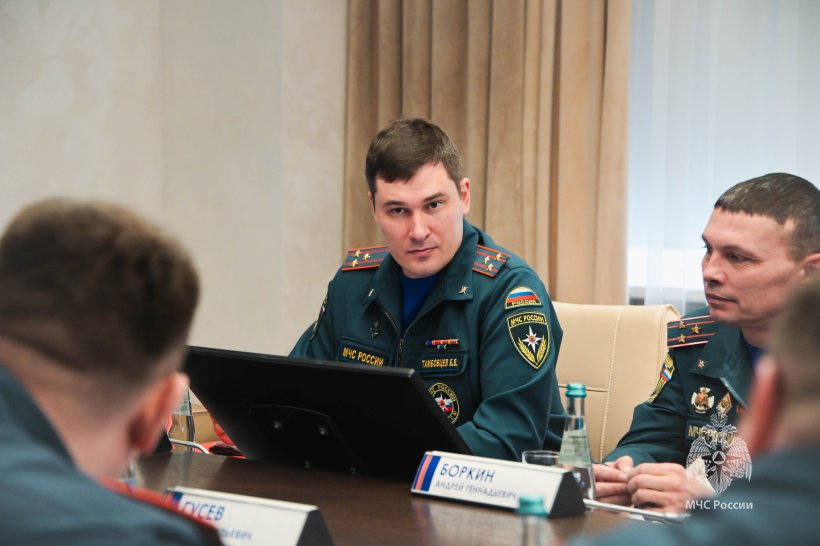 Заместители главы МЧС России провели занятия со слушателями Академии