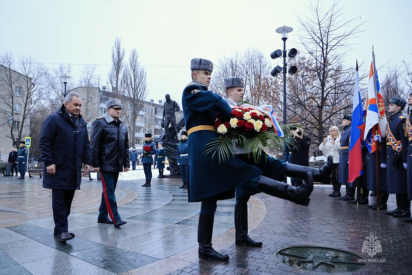 В МЧС России прошел ряд мероприятий, посвященных Дню спасателя