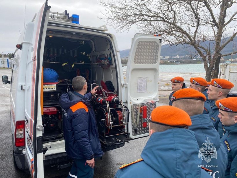 У курсантов 2 курса Академии продолжается практическая подготовка в учебной пожарно-спасательной части вуза, расположенной в с. Дивноморское Краснодарского края.