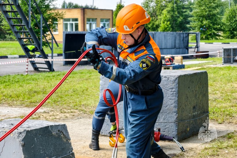 В МЧС России завершились соревнования по спасательному спорту