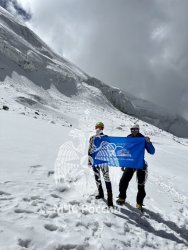 Юбилейный флаг Академии ГПС МЧС России развернули на пике высочайших гор