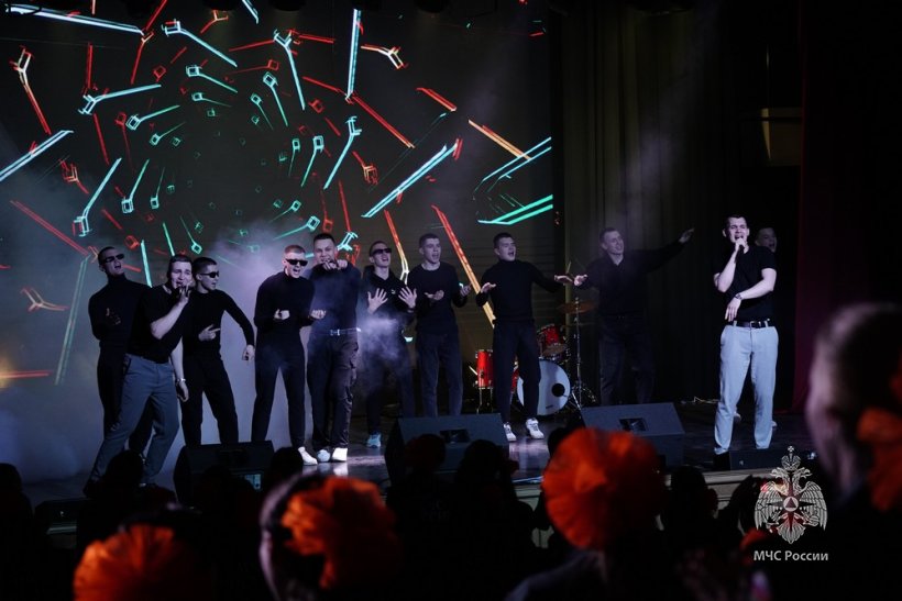 Курсанты Академии поздравили девушек с 8 марта