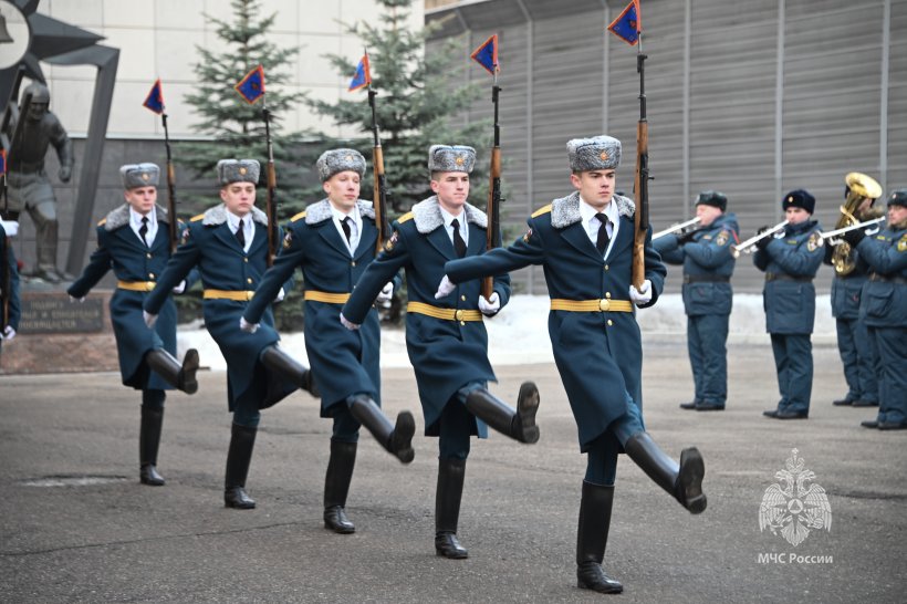 На плацу вуза состоялся общеакадемический развод