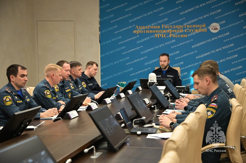 Заместитель Министра МЧС России Антон Герасимов провел рабочую встречу с представителями Академии и центрального аппарата